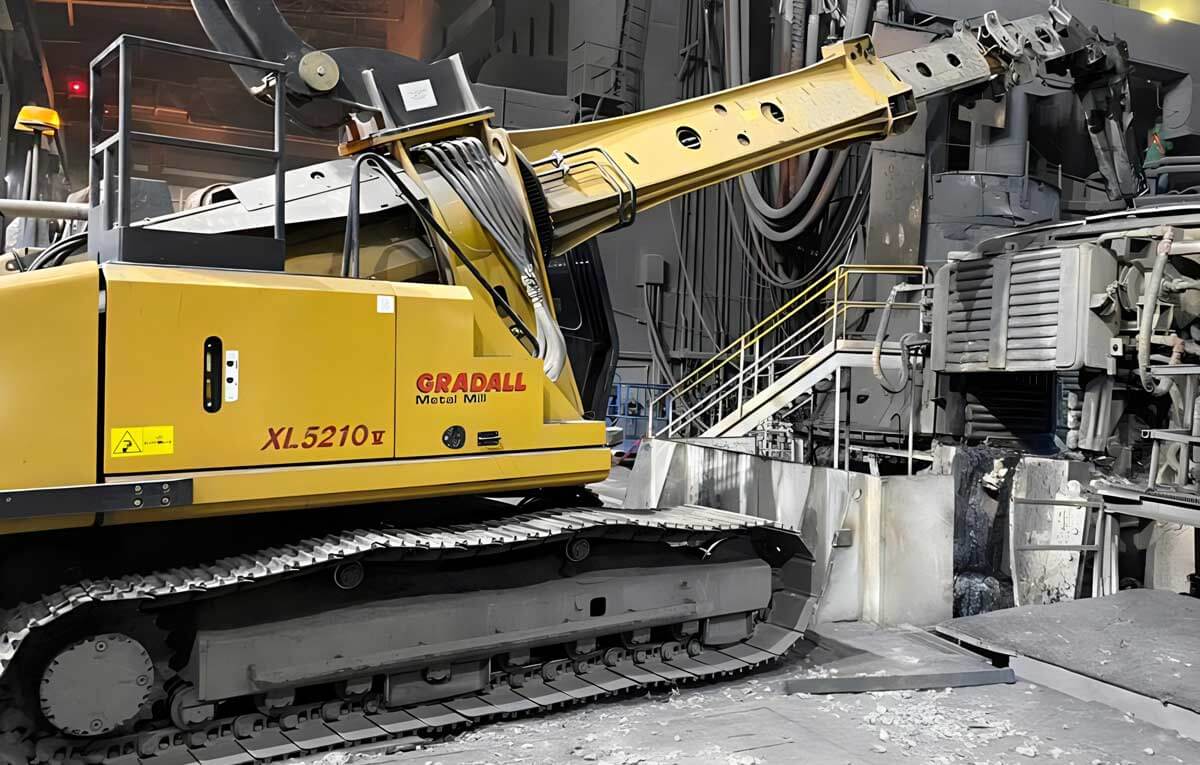 XL 5210 V-Crawler - Gradall Aluminum and Steel Mill Maintenance Machines - Amaco